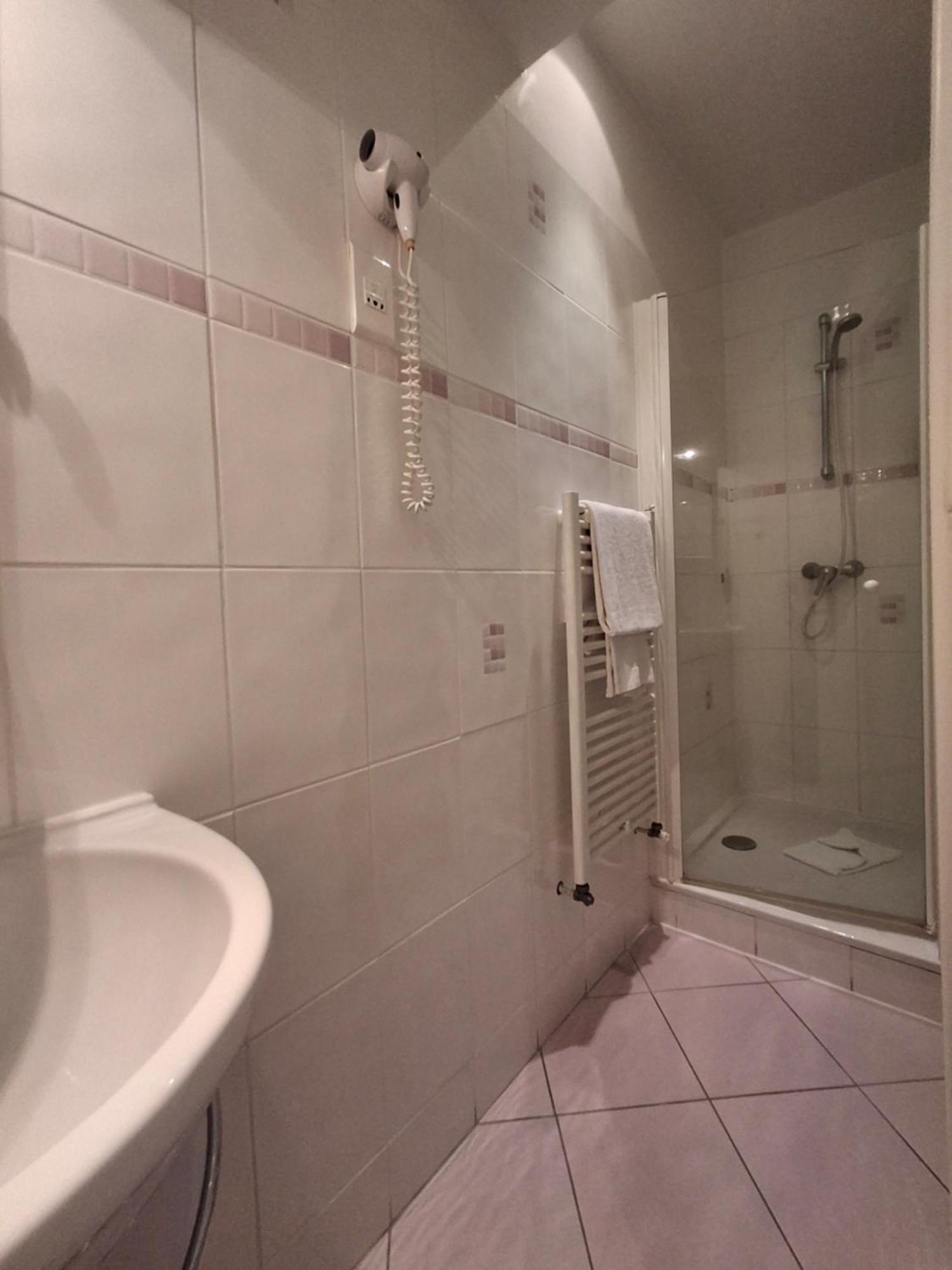 Hostellerie Du Lys Lamorlaye ภายนอก รูปภาพ