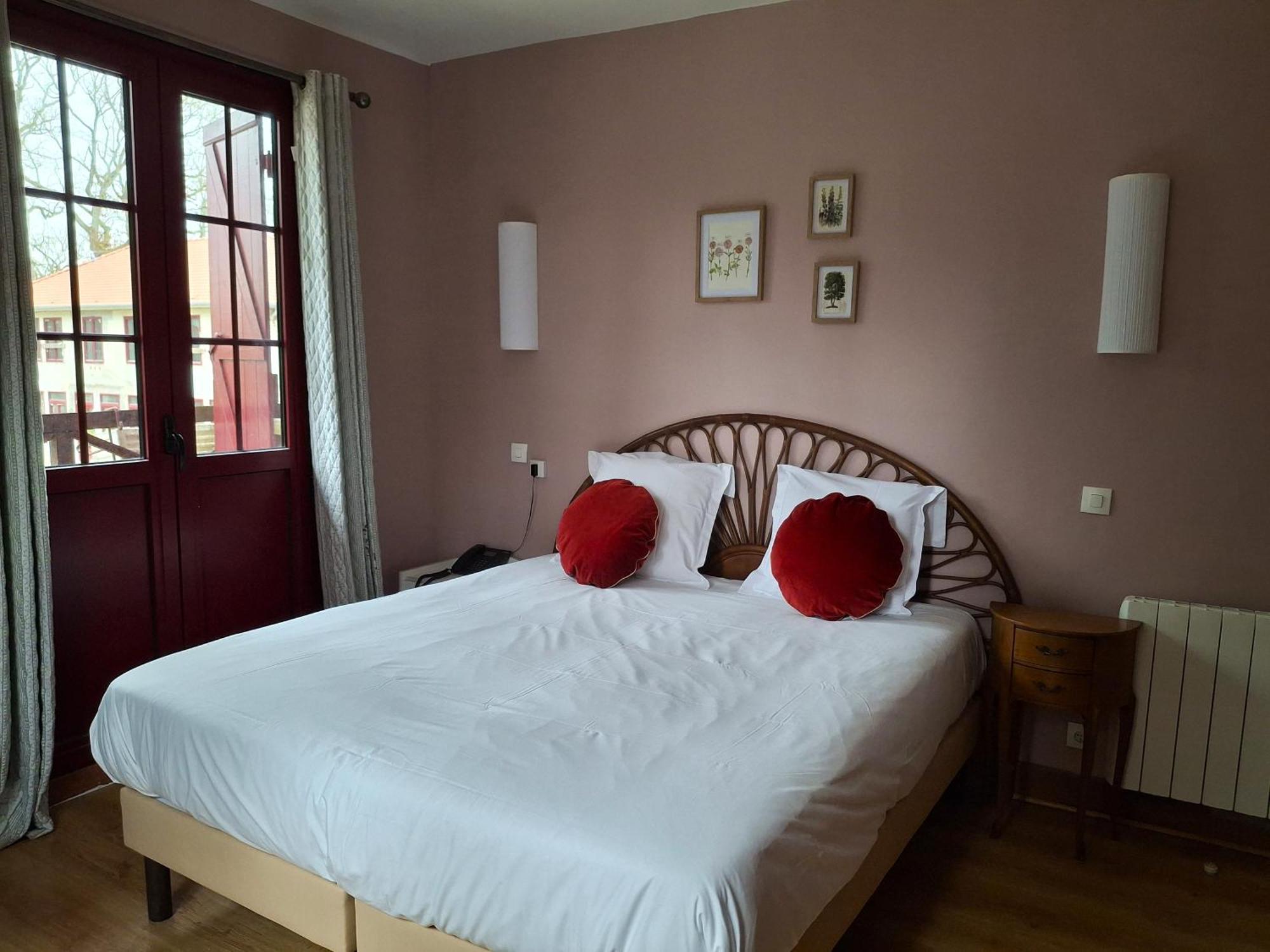 Hostellerie Du Lys Lamorlaye ภายนอก รูปภาพ