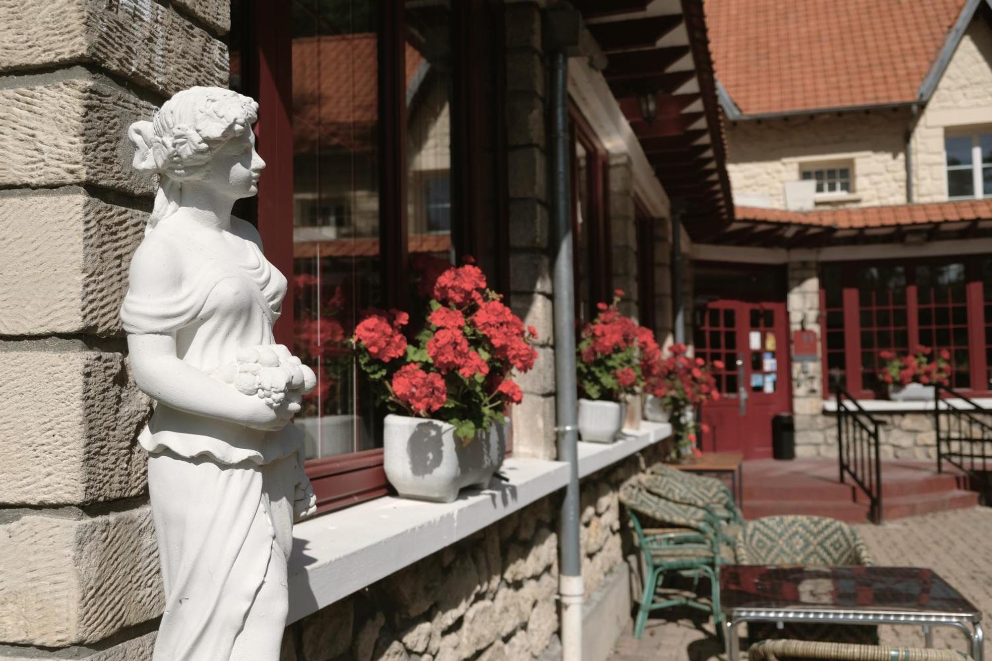 Hostellerie Du Lys Lamorlaye ภายนอก รูปภาพ