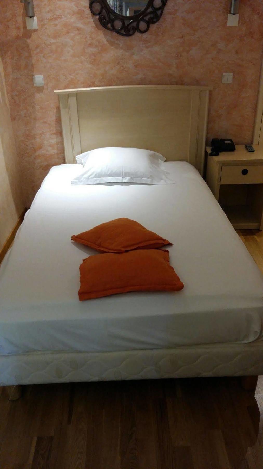 Hostellerie Du Lys Lamorlaye ภายนอก รูปภาพ