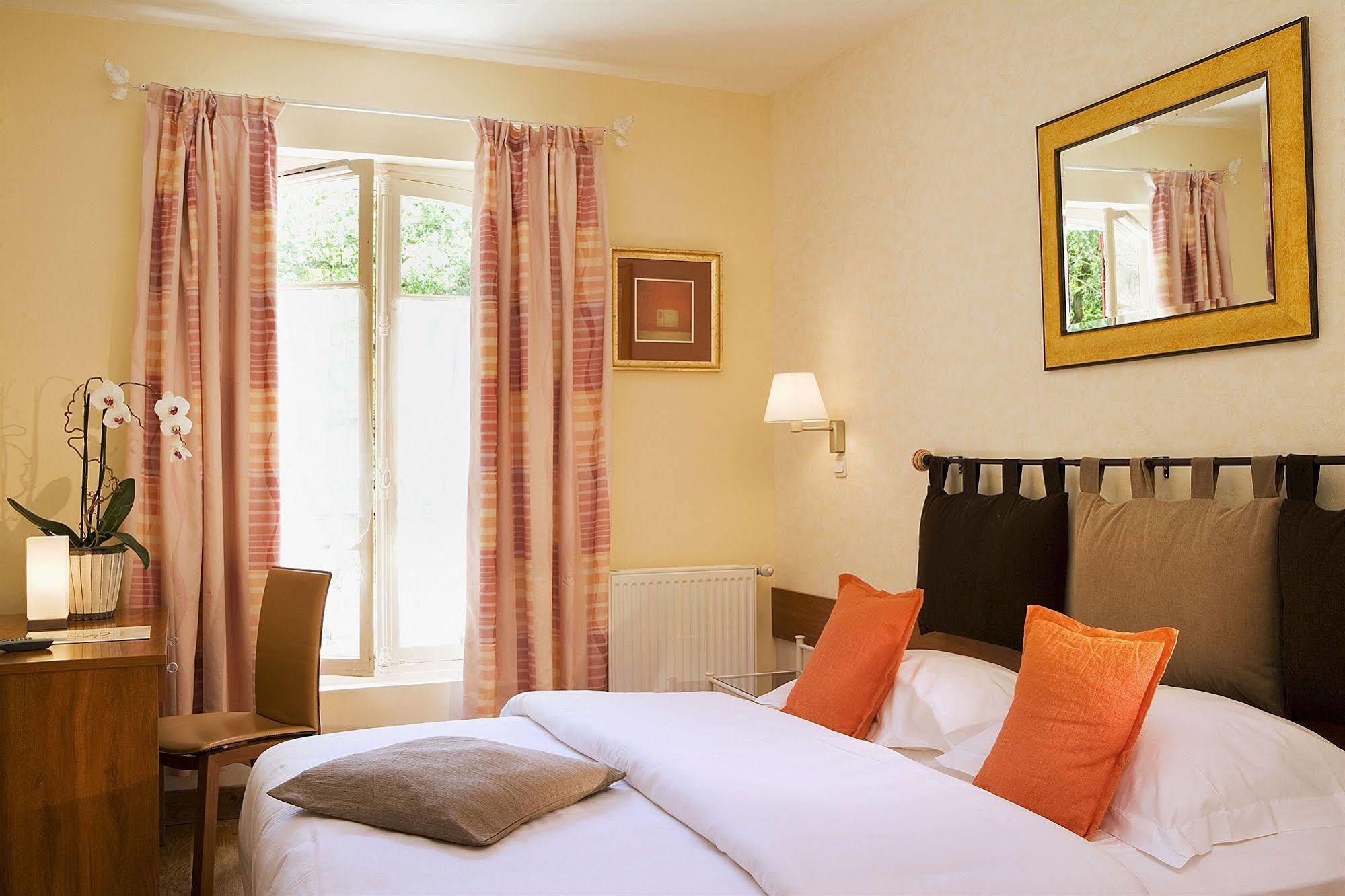 Hostellerie Du Lys Lamorlaye ภายนอก รูปภาพ
