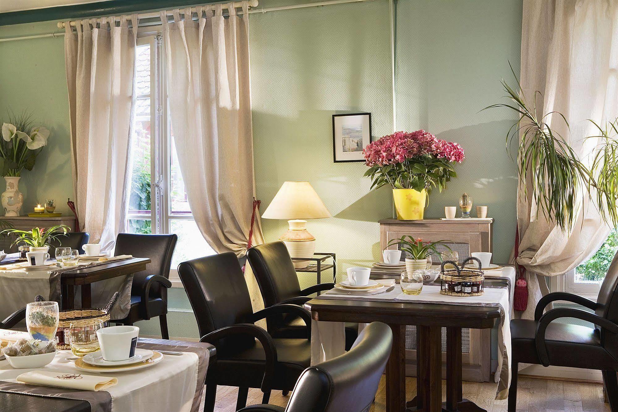 Hostellerie Du Lys Lamorlaye ภายนอก รูปภาพ